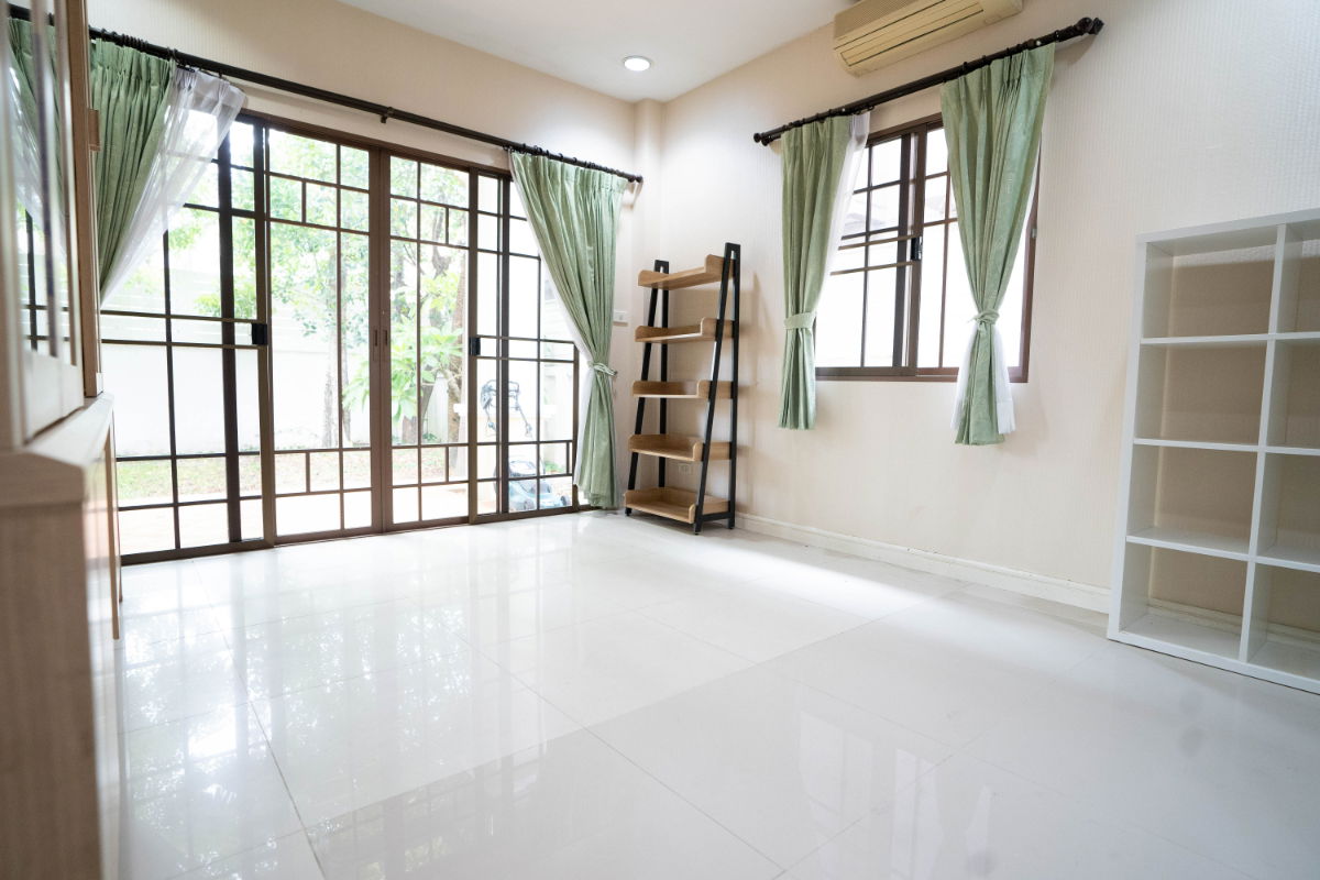 รูป 💥ให้เช่า บ้านหลังใหญ่ เศรษฐสิริ สนามบินน้ำ หลังริม 120 ตรว. 5 นอน 4 น้ำ เลี้ยงสัตว์ได้💥 - รูปที่ 33/40