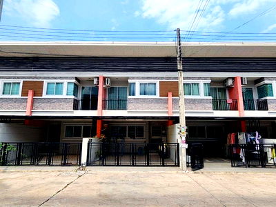 Townhouses for sale Bang Lamung Chonburi : FOR SALE  TOWNHOUSE PROPERTY  2200000 BAHT.