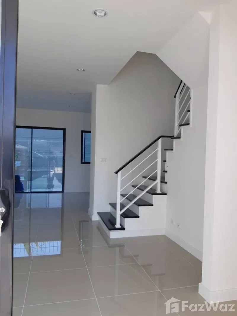 ทาวน์โฮมให้เช่า : ให้เช่าทาวน์เฮาส์ติดสนามกอล์ฟกรุงเทพกรีฑา 5942084