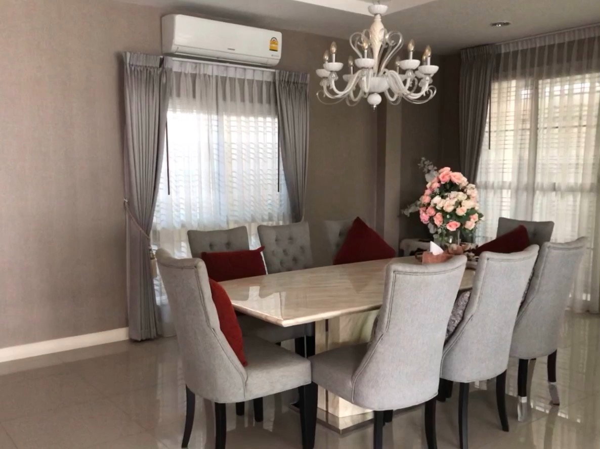 รูป ขายบ้านหลังมุม หมู่บ้านพัฒนาศิริ 56 ตร วา คลอง2 ลำลูกกา ติดถนนใหญ่ ใหม่และสวยจริงจัง แต่งสไตส์โรงแรม เฟอร์นิเจอร์ครบแถมชุดแต่งเป็นล้าน - รูปที่ 16/35