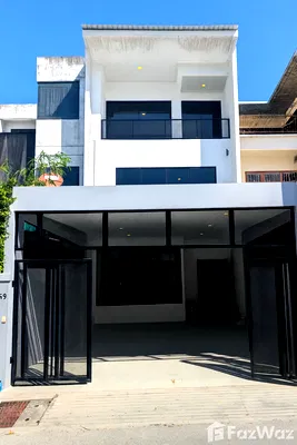 Townhouses for rent Bangna Commercial College : 6 Bedroom Townhouse for rent in Suan Luang, Bangkok  5918832