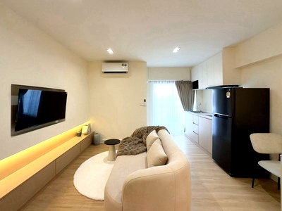 ขายคอนโด : ขายคอนโดเด่น  1 ห้องนอน  1 ห้องน้ำ  1 ห้องครัว  1  ที่จอดรถ