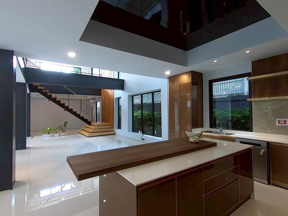 รูป LTHC14130 – House for Sale | Sukhumvit 71 | 700 sqm | 5 Beds 6 Baths | Near BTS Phra Khanong | 56 MB | บ้านขาย สุขุมวิท 71 - รูปที่ 2/4