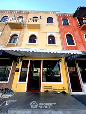 Townhouses for sale Saiaksorn School : 3-BR Townhouse in Tha Raeng (ID 2431020)