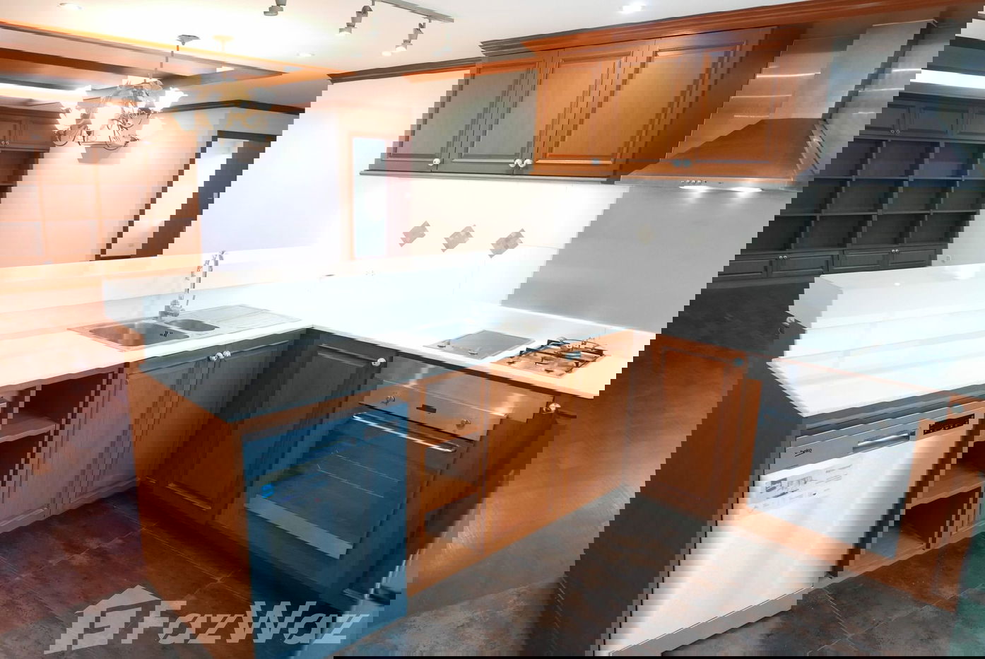 picture 2BD at Beverly Hills Mansion For Rent 1983136 - 2/5