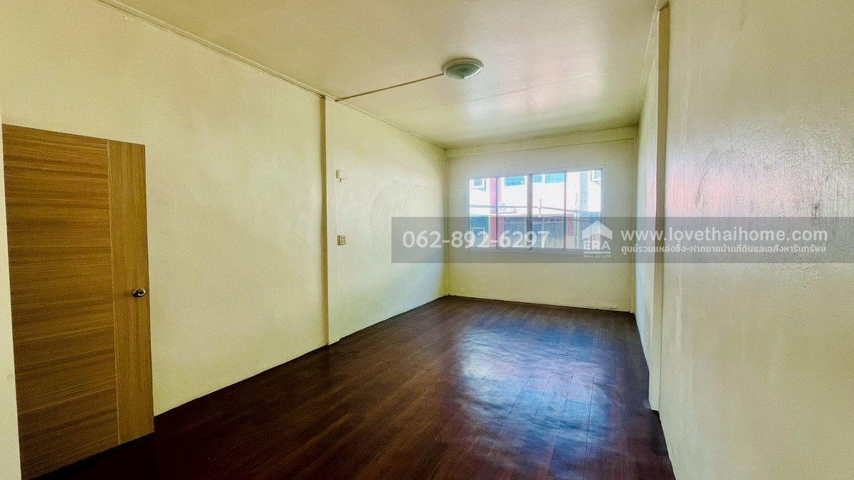 picture Three-story shophouse for sale in a prime location on Charoen Rat 5 Road, Intersection 4. 10 square meters of land area. - 6/11