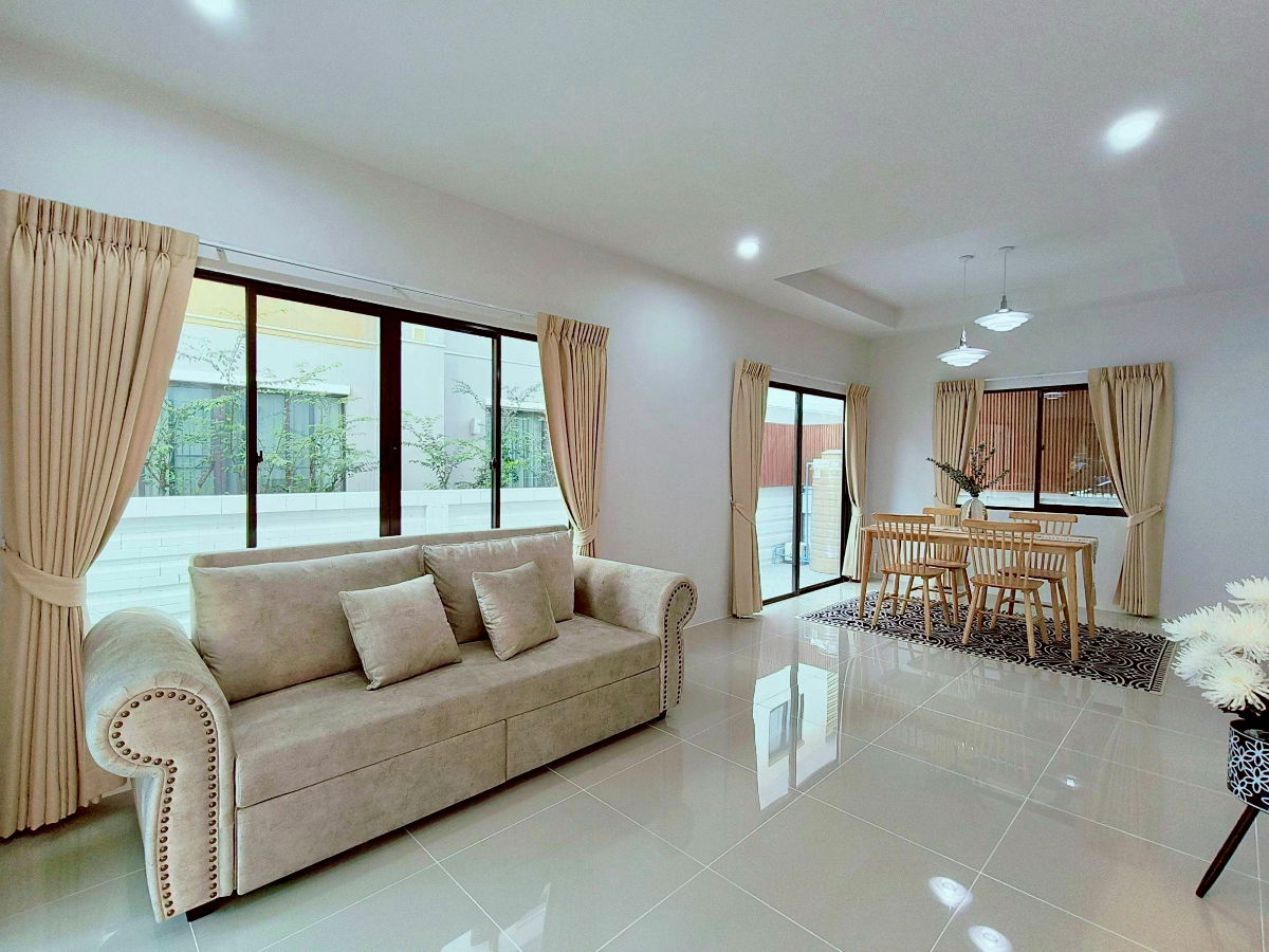 picture For Sale: 2-Storey Semi-Detached Home (Detached-Style Living) Prompat Prime Project, Panya Inthra Prime Location Near Safari World - 2/20