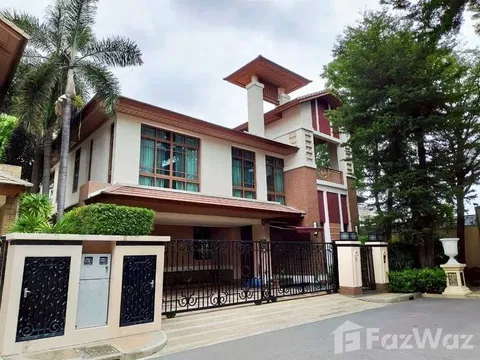 4 bed house for rent near BTS Ekkamai 5926717