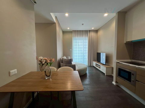 For Rent Condo THE SAINT RESIDENCES Building B, Floor 35,2 bed room, Room size 54 sqm