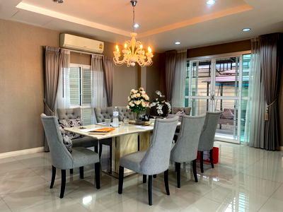 Houses for sale Lamlukka Klong Paet : Corner house for sale at Phatthanasiri Village, 56 sq.wah. Brand new and truly beautiful, tastefully decorated in a hotel-style design. 