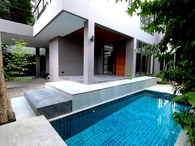 เช่าบ้านเดี่ยว ม.กรุงเทพ กล้วยน้ำไท : LTHC14129 – House for Rent | Sukhumvit 71 | 700 sqm | 5 Beds 6 Baths | Near BTS Phra Khanong | 250K/Month | บ้านให้เช่า สุขุมวิท 71