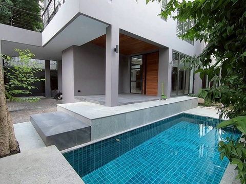 LTHC14129 – House for Rent | Sukhumvit 71 | 700 sqm | 5 Beds 6 Baths | Near BTS Phra Khanong | 250K/Month | บ้านให้เช่า สุขุมวิท 71