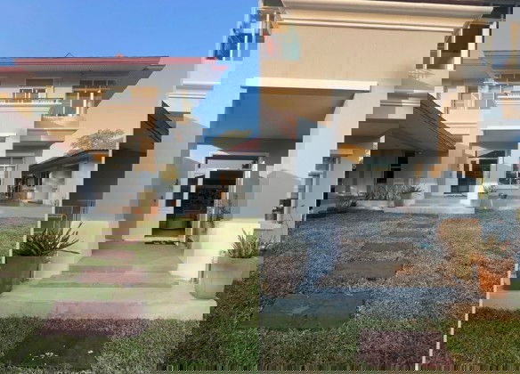 รูป ให้เช่าบ้านเดี่ยว 2 ชั้น หลังใหญ่ หมู่บ้าน อนาวิลล์ - สุวรรณภูมิ เฟอร์นิเจอร์ครบ Fully Furnished / วิวลำคลอง / อยู่อาศัย - รูปที่ 10/11