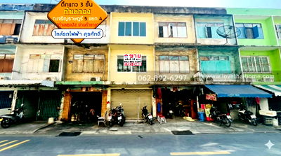 อาคารพาณิชย์ BTS สุรศักดิ์ : ขายตึกแถว 3 ชั้น ทำเลทอง ถนนเจริญราษฎร์5 แยก4 พื้นที่ 10 ตารางวา ราคาพิเศษเพียง 3.9 ล้านบาท (ต่อรองได้) ทำเลสุดปัง! ย่านค้าขายคึกคัก 