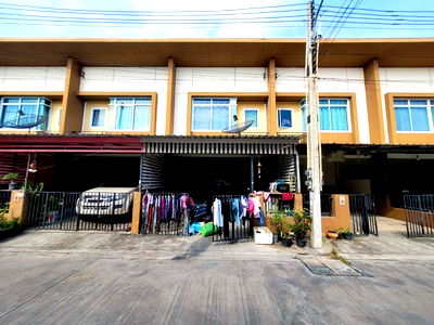 Townhouses for sale Eastern Seaboard Industrial Estate : FOR SALE  TOWNHOUSE PROPERTY  1550000 BAHT.