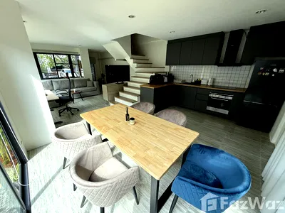 Townhouses for rent : Modern newly renovated Corner Townhouse with garden 5332325