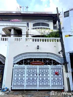 Townhouses for rent Bangna Commercial College : 6 Bedroom Townhouse for rent in Phra Khanong Nuea, Bangkok  5957542