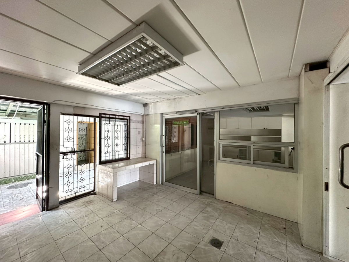 รูป ขายอาคารพาณิชย์ 3.5 ชั้น 2 คูหา ขนาด 44 ตร.ว. ห่างจากถนนกาญจนาภิเษกเพียง 500 เมตร สภาพดี ทำเลค้าขายหรือทำโฮมออฟฟิศ ที่จอดรถสะดวก ใกล้ MRTสายสีม่วง - รูปที่ 4/27