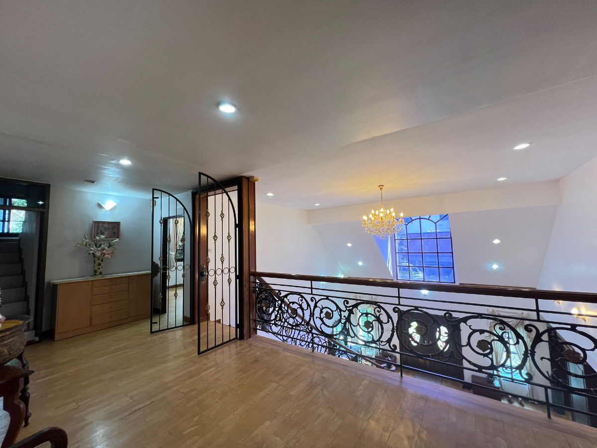 รูป ขายบ้านเดี่ยวหรู 3 ชั้น ใจกลางเมืองลาดพร้าว สไตล์ Classic European / Classic Luxury โถงสูง Double Volume สง่างามเหนือระดับ - รูปที่ 10/43