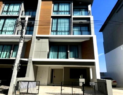 เช่าโฮมออฟฟิศ ถนนสุขาภิบาล 5 :  ให้เช่าทาวน์โฮม 3.5 ชั้น โครงการ พรีเมียม เพลส พหลโยธิน รามอินทรา หลังมุม / ถนนเทพรักษ์ / สภาพใหม่ / แอร์ 5 เครื่อง เหมาะเป็นสำนักงาน จดบริษัทได้