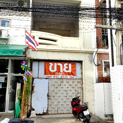 Shophouses for sale Nong Prue, Chonburi : Shophouse for sale, Soi Somprasong, Pattaya City.