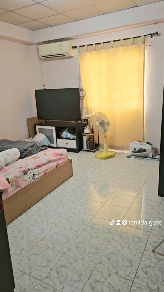 picture 4-bedroom, 3-bathroom townhouse for sale on Phetkasem Road. - 2/4