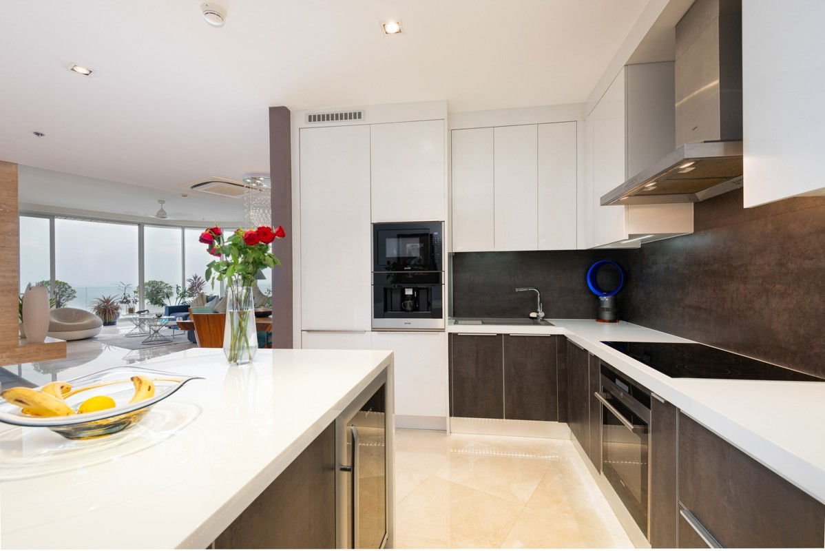 รูป For Sale Cove Pattaya RARE SUPER LUXURY BEACHFRONT UNIT — WONGAMAT (S03-2335) - รูปที่ 5/31