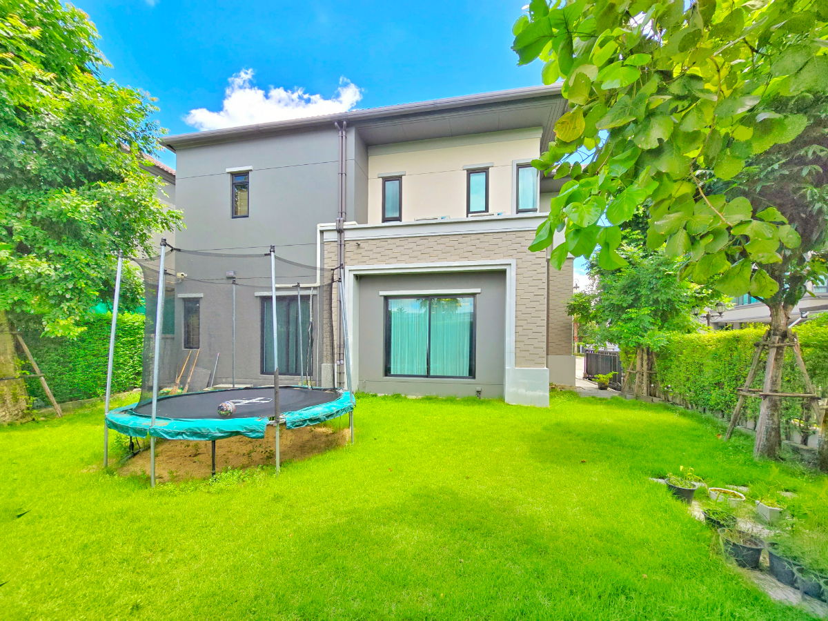 รูป ขายด่วน ม.แกรนด์บางกอก บูเลอวาร์ด สาทร บ้านแปลงมุม สภาพดี 101.3 ตรว. 348 ตรม. สนามหญ้ากว้าง พร้อมเข้าอยู่ - รูปที่ 6/42