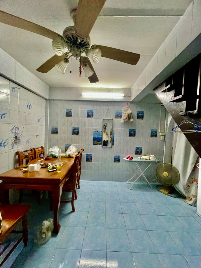 รูป ขายทาวน์เฮ้าส์2ชั้น ติดถนนในซอยวิภาวดี64 พท.18 ตรว. 2นอน2น้ำ ใกล้ตลาดสด, 7-11 ,เข้าออกได้หลายทาง เหมาะอยู่อาศัย/ค้าขายได้ - รูปที่ 11/19