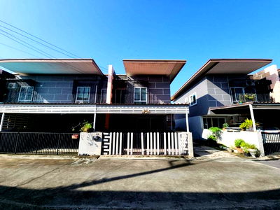 Townhouses for sale Samut Sakhon Industrial Estate : FOR SALE  TOWNHOUSE PROPERTY  2640000 BAHT.