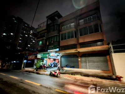 Townhouses for rent Thailand Cultural Centre  : 3 Bedroom Townhouse for rent in Huai Khwang, Bangkok  5934293