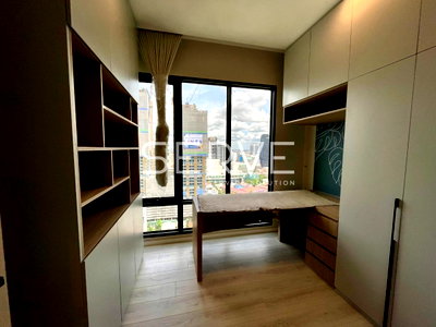 Condos for rent : 2 Beds Large Room City View  Fully furnished Condo High Rise Good Location Close To BTS Phaya Thai 700  m  @ The Room Phayathai