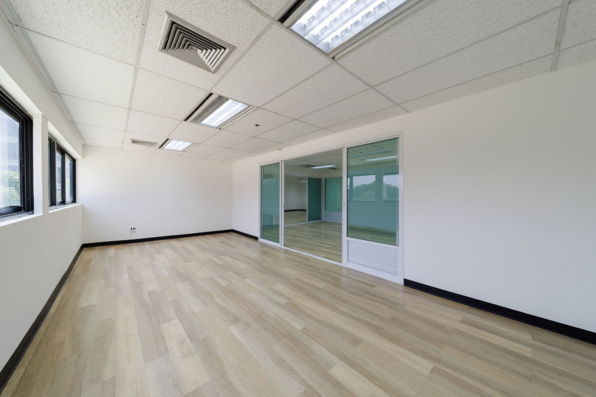 picture WS6393 ðĒâĻ Office for rent at Sethiwan Tower â in the heart of Sathorn, near BTS Chong Nonsi. Only 450 THB/sq.m. - 7/11