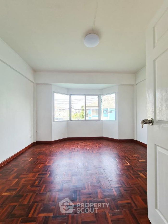 picture 4-BR Townhouse in Chan Kasem (ID 2048546) - 12/13