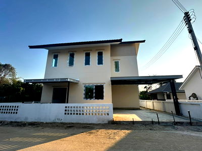 Houses for sale Boonthavorn Chiang Mai : Two-storey detached house for sale  4 bedrooms 3 bathrooms and 1 parking.