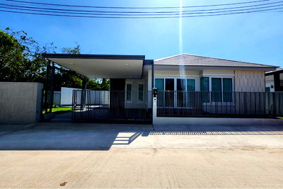Houses for sale Bang Lamung Chonburi : [920611001-450] Beautiful detached house for sale at Khao Makok 13