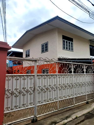 เช่าทาวน์โฮม สวนเบญจกิติ : ให้เช่า บ้าน 2 ชั้น เพิ่งรีโนเวทใหม่  ใกล้ ม.ศิลปากร  นครปฐม