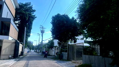 ที่ดิน MRT ลาดพร้าว 71 : ขายที่ดินพร้อมบ้าน เนื้อที่ 378 ตารางวา ใกล้เลียบทางด่วน  ซอยสังคมสงเคราะห์ 6  ใจกลางโซนลาดพร้าว–เลียบทางด่วน และ ใกล้ MRTโชคชัย4