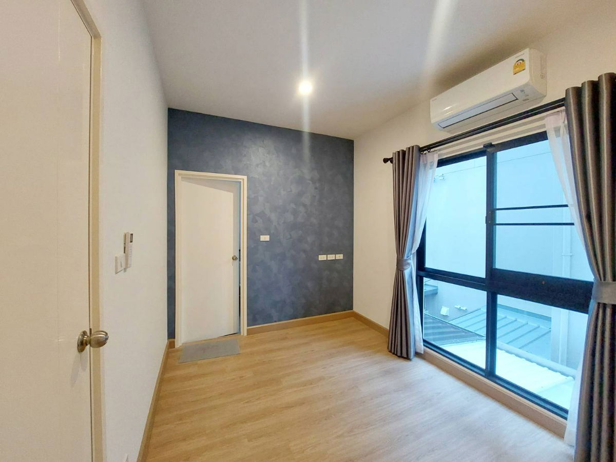 picture Semi-detached house for sale, Ninya Kanlapaphruek, special unit, plot next to a garden, 37.7 sq m., 207 sq m., with the addition of a terrace balcony. - 25/40