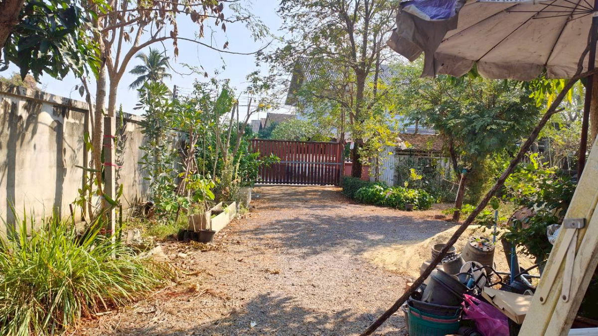 รูป ขายที่ดินยกแปลงถมแล้ว 2-0-11 ไร่ กลางหมู่บ้านจราจรพัฒนา เขาแก่นจันทน์ ซอย 9 ใกล้ตลาดศรีเมือง พร้อมโฉนด ดอนตะโก ราชบุรี - รูปที่ 4/15