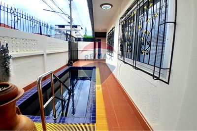 Houses for sale Toongklom-Taman Road : [920471017-312] Single-storey house for sale with private swimming pool