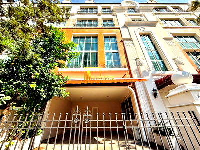 Townhouses for rent Middle Sukhumvit : Baan Klang Krung Thonglor | Spacious 4 Bedroom Townhouse - BR49072TH