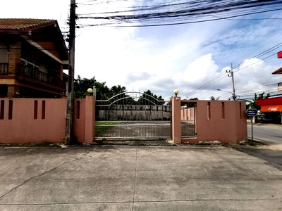 Houses for sale Pinthong Industrial Estate : FOR SALE  HOUSE PROPERTY  6681000 BAHT.