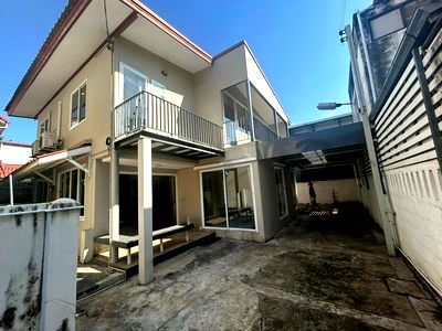 เช่าบ้านเดี่ยว ถนนสังคมสงเคราะห์ : HR3168ให้เช่าบ้านเดี่ยวหลังใหญ่ 5 ห้องนอน ย่านสุทธิสาร - รัชดาทำเลดี ซอยโชคอำนวย | ใกล้ MRT สุทธิสาร | จอดรถได้ถึง 3 คัน