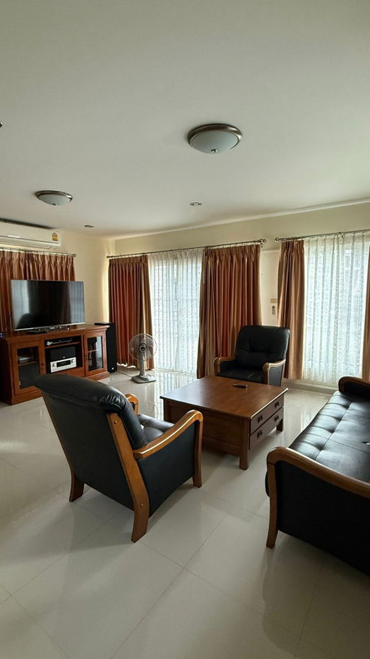 รูป ให้เช่าบ้านเดี่ยวสองชั้น 4 ห้องนอน 4 ห้องน้ำ 1 ห้องครัว 2 ที่จอดรถ - รูปที่ 2/7