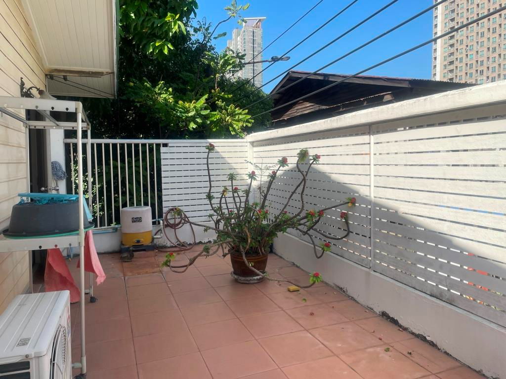 รูป บ้านเก่าสไตล์บางซื่อ 22 ตรว. 2 ห้องนอนในซอยสะพานขวา 8-10 นาที เดินจากสถานีเตาปูน - รูปที่ 2/31