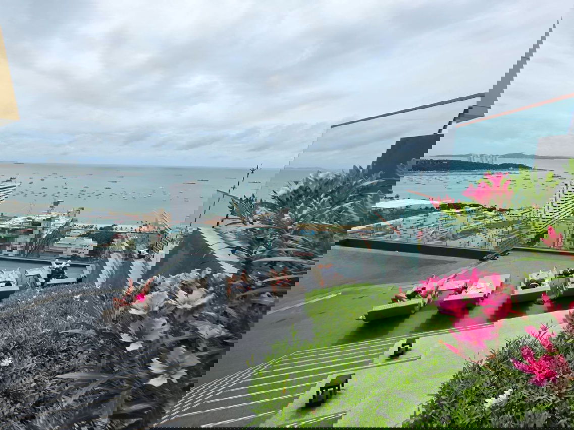 picture Walking Street Condo!! Prime High-Potential Location!! Brand-new unit at Edge Central Pattaya, right in the heart of Pattaya. - 7/22