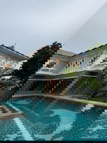 รูป HR3160เช่าคฤหาสน์หรูหลังใหญ่ ซอยแจ้งวัฒนะ 14 พื้นที่ 1 ไร่ พร้อมสระว่ายน้ำส่วนตัว ใกล้รถไฟฟ้าสายสีชมพูเพียง 1.5 กม. | ตกแต่งบิวท์อินครบทั้งหลัง - รูปที่ 1/18