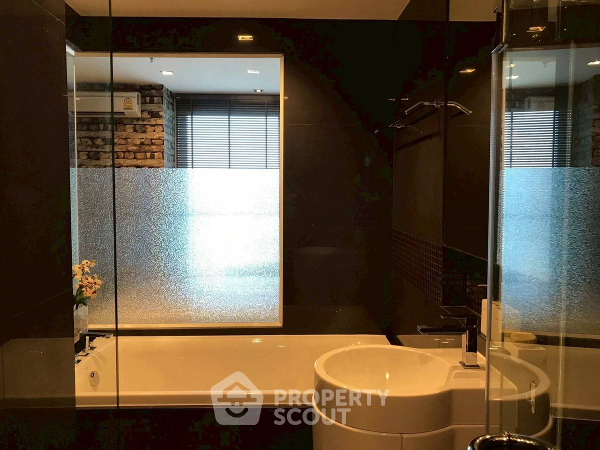 รูป คอนโด 1-ห้องนอน ที่ ริธึ่ม สาทร ใกล้ BTS สะพานตากสิน (ID 2548004) - รูปที่ 5/9