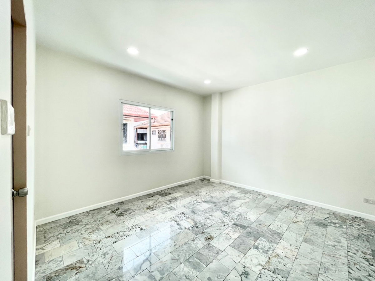 รูป บ้านเดี่ยว 2 ชั้น ทำเลศักยภาพ โซนฉลอง - รูปที่ 11/29